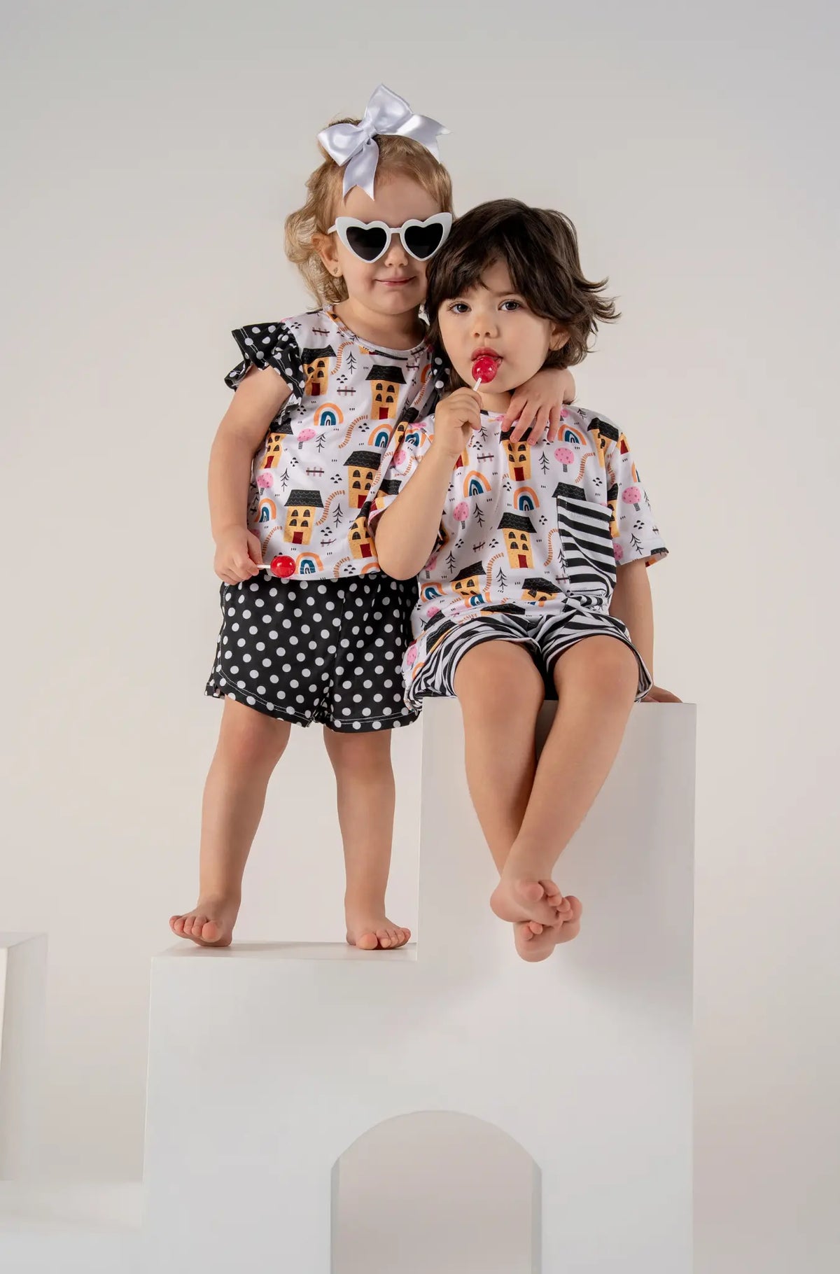 Conjunto Infantil Camiseta Manga Curta e Bermuda Nossa Rua Voilá | Feitas para dormir, perfeitas para brincar