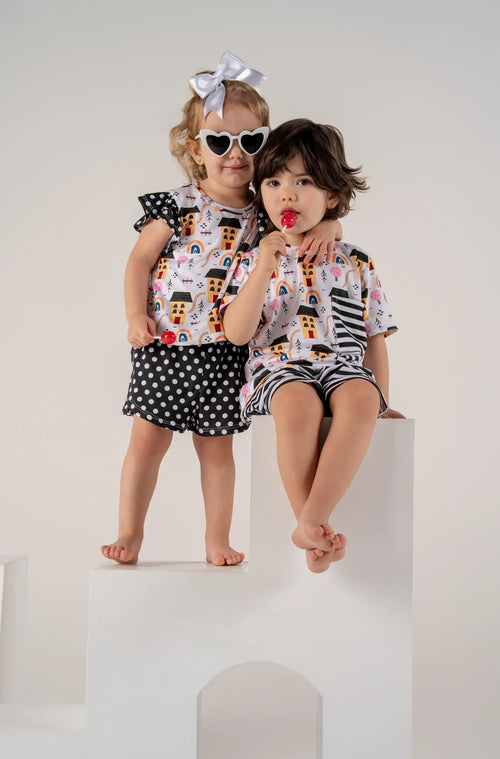 Conjunto Infantil Camiseta Manga Curta e Bermuda Nossa Rua Voilá | Feitas para dormir, perfeitas para brincar